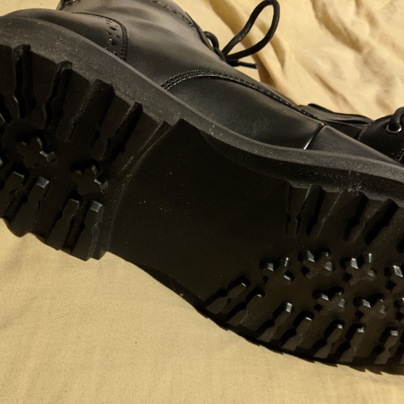 Men's INC black boot with side zippers, never worn, size 10M, with box - Picture 2 of 7